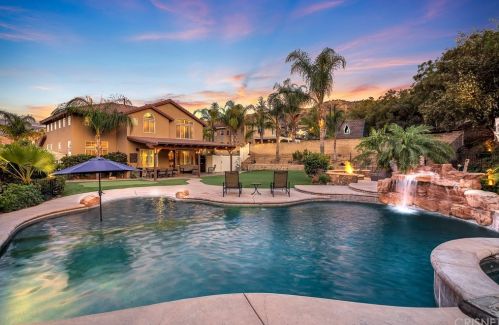 30463 Vineyard Ln, Santa Clarita, CA 91384-4704