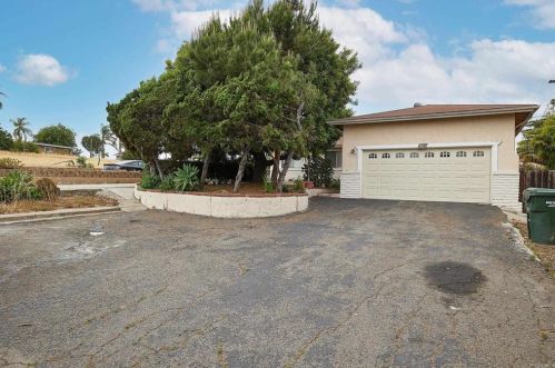 1461 Olive Ave, Vista, CA 92083-5546