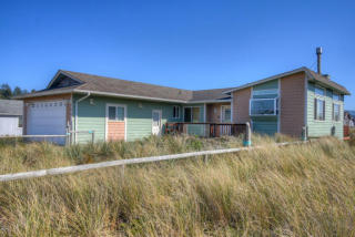 1001 Pacific Way, Waldport, OR 97394-9576