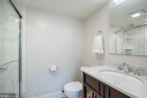 314 Iseminger St, Philadelphia PA  19107-5904 exterior