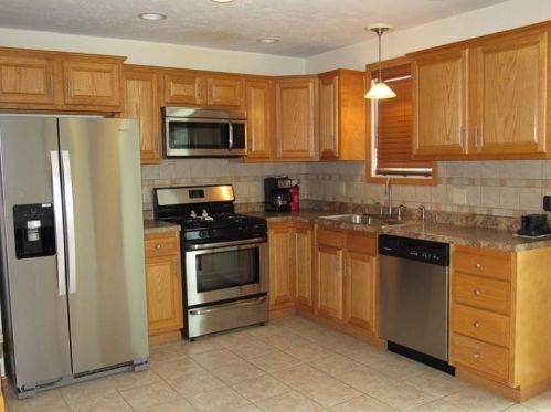915 2nd St, Jeannette, PA 15644-1406