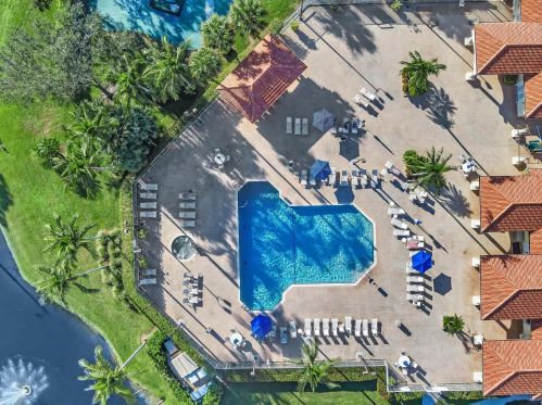 6090 Lake Hibiscus Dr, Delray Beach FL  33484-4617 exterior