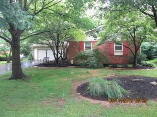 9005 Henry Clay Dr, Louisville, KY 40242-3319