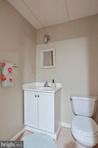 436 Spyglass Hill Dr, Charles Town WV  25414-4053 exterior