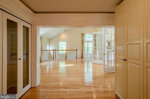 1042 Charter Oaks Dr, Lansdale PA exterior