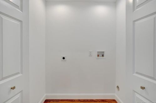 28 Crowley Ave, Milford CT  06461-2306 exterior