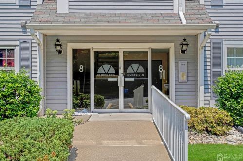 805 Meadow Ct, Helmetta, NJ 08828-1134