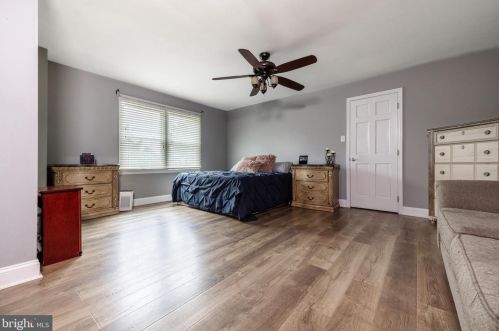 8 Kings Ct, Auburn NJ  08085-5033 exterior