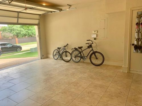 9427 Vis Cir, Irving TX  75063-5064 exterior