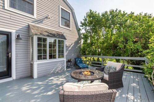 10 Spring Hill Rd, Southington CT  06489-1522 exterior