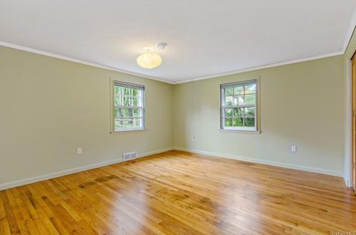 2751 Quaker Church Rd, Yorktown Hgts NY  10598-3346 exterior