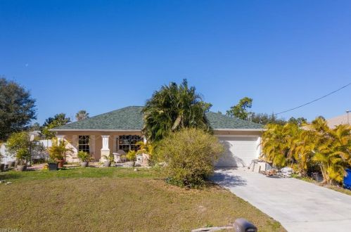 518 Beach Ave, Lehigh Acres, FL 33974-3620