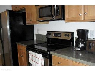 492 Fieldstone Glen Way, Virginia Beach VA  23454-5143 exterior