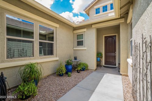 1694 Mia Ln, Gilbert, AZ 85298-3210