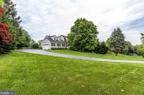1399 Park Lake Dr, Herndon, VA 20190-3936