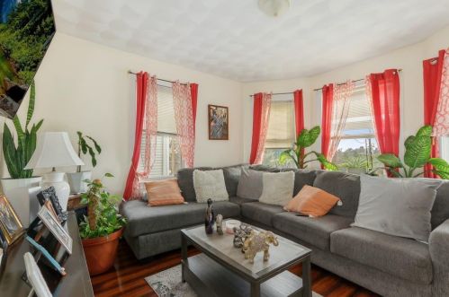 245 Jewett St, Providence, RI 02908-4820