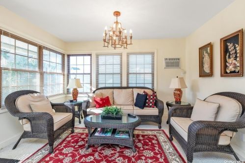 11 Adams St, East Rockaway NY  11518-1705 exterior