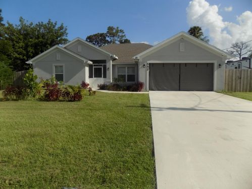 542 Majestic Ter, Fort Pierce, FL 34983-3859
