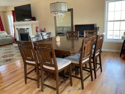 8 Summit Dr, Marlborough NY  12542-6408 exterior