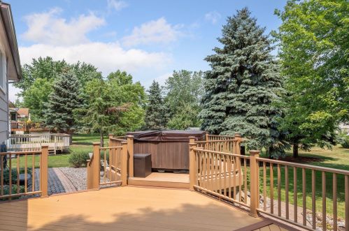 14870 Hayes Rd, Saint Paul, MN 55124-6324