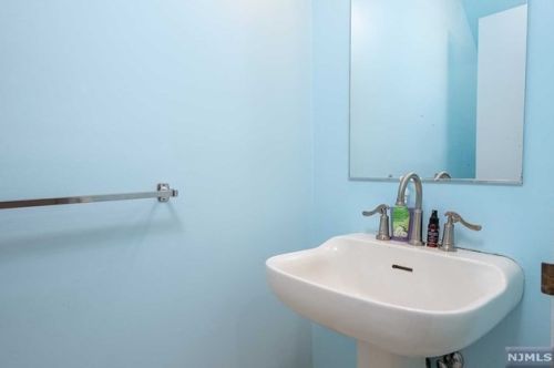 9 Lawrence Ct, Teaneck NJ  07666-6489 exterior