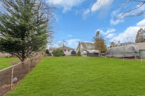538 5 St, Elwood NY  11731-2105 exterior