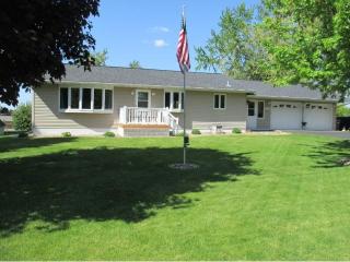 1265 Broadway St, Hammond, WI 54015-9752