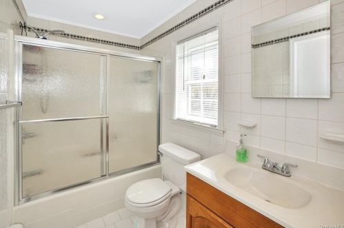 255 Kensico Rd, Thornwood NY  10594-1656 exterior