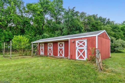 132 Readington Rd, White House Station, NJ 08889-3132