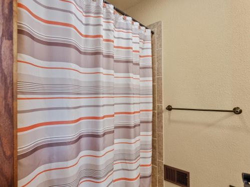 1410 Whitewater Dr, Manitowoc WI 54220-9437 exterior