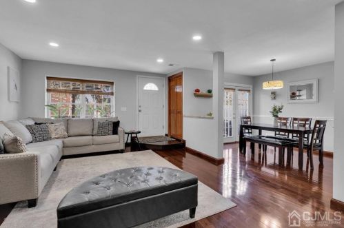 2 Covington Ct, East Brunswick NJ  08816-5127 exterior