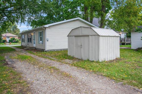 921 4th St, Mishawaka, IN 46544-2703