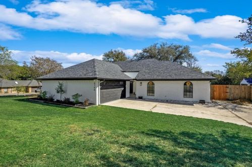 8708 Lake Country Dr, Fort Worth, TX 76179-2802
