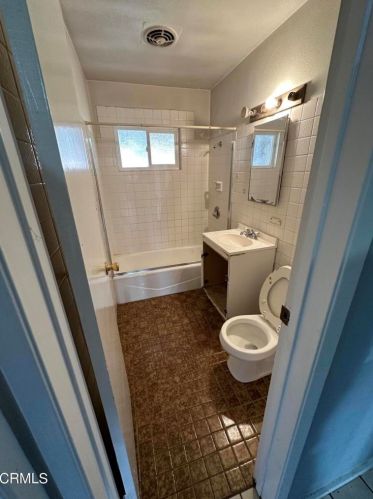 307 Roosevelt Ave, Oxnard CA  93030-3630 exterior