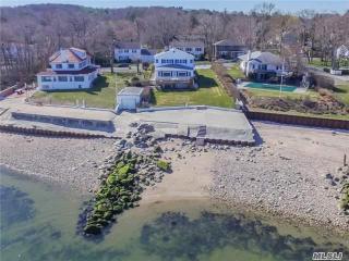 3 Mishaupan Pl, Bayville, NY 11709-1004