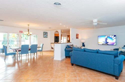 2108 14th Ct, Hollywood FL  33020-2519 exterior