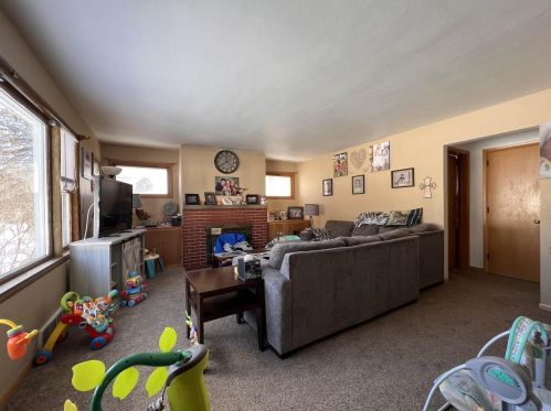 154 Beaupre St, Green Bay, WI 54301-2403