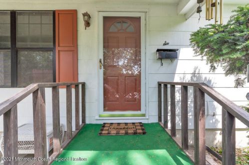 6 Vermont Ave, Jackson Twp NJ  08527-1522 exterior