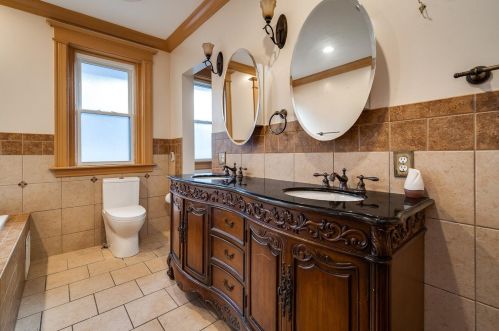 715 Fred Shuttlesworth Cir, Cincinnati OH 45229-2113 exterior