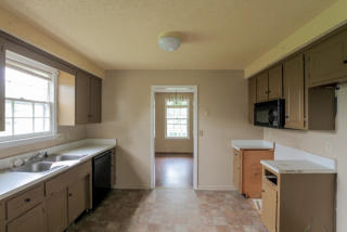 1318 Barbara Dr, Clarksville, TN 37043-1732