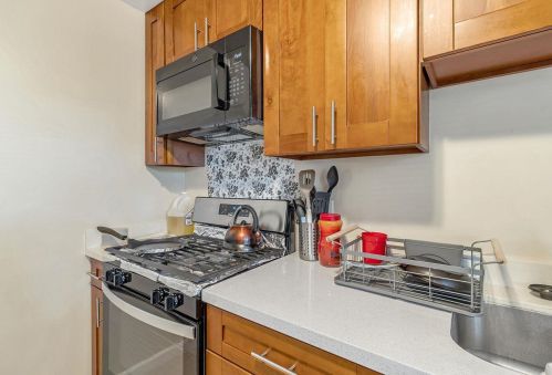 416 Poplar Ave, Redwood City CA  94061-3019 exterior