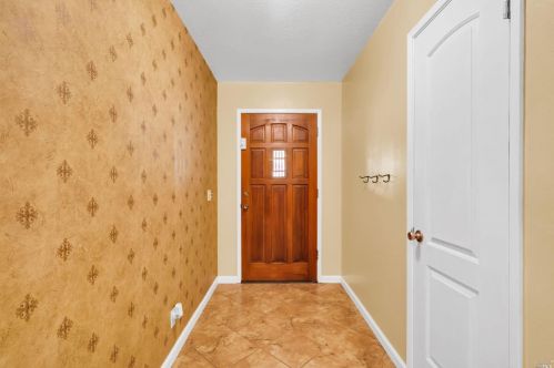 853 Lake Mendocino Dr, Ukiah, CA 95482-9401