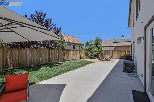 66 Sunchase Ct, Oakley CA  94561-4425 exterior