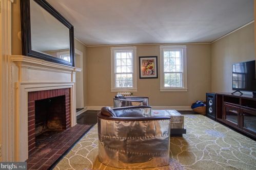 102 Cornwall St, Leesburg VA 20176-2804 exterior