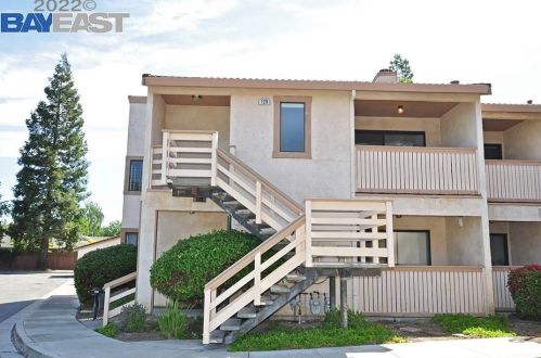 129 Ray St, Pleasanton CA  94566-6651 exterior