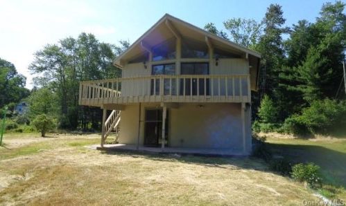 3 Valley Rd, Monticello, NY 12777-6104
