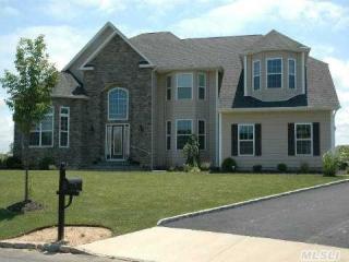 5 Ellistan Ct, Shoreham, NY 11786-2060