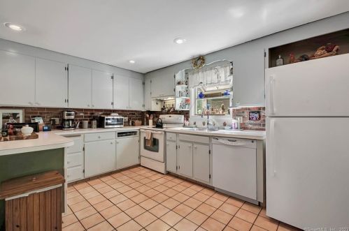 54 Ferguson Rd, Manchester, CT 06040-4533
