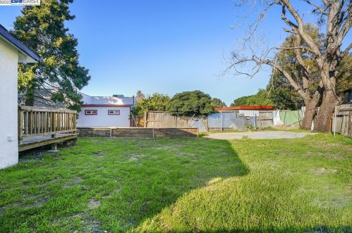 2954 Clearland Cir, West Pittsburg CA  94565-3243 exterior