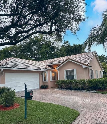 5385 Grande Palm Cir, Delray Beach, FL 33484-1365